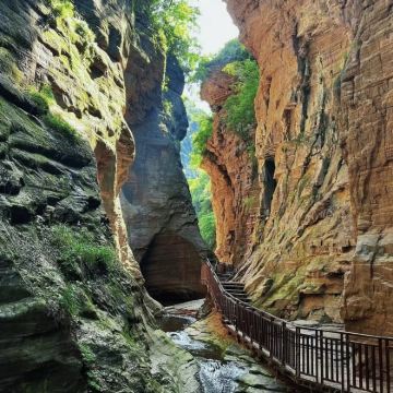 河南洛阳+黄河三峡+龙潭大峡谷+王铎故居+洛邑古城5日4晚私家团