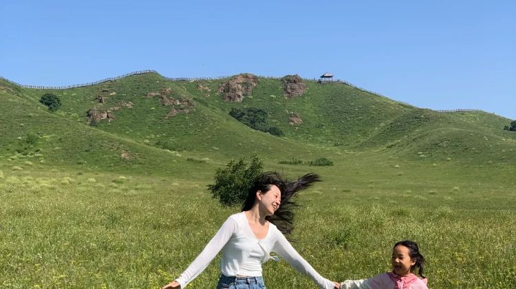 <5天>【张家口+乌兰布统旅游区+坝上+承德】·8人小团+夏日观雪+参观汗血宝马丨非遗打树花+篝火丨沙漠滑沙+越野车穿越草原