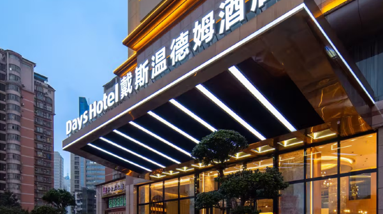 6-Day Chongqing + Chengdu Group Tours: Panda+Jiuzhaigou + Huanglong National Scenic Area