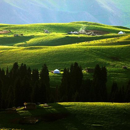 新疆乌鲁木齐+库尔勒+那拉提旅游风景区+赛里木湖6日5晚私家团