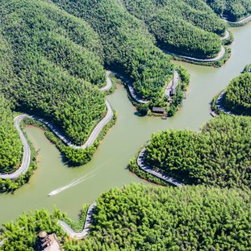 中国贵州赤水赤水丹霞旅游区·大瀑布+赤水丹霞旅游区·佛光岩+丙安古镇+赤水竹海公园2日1晚跟团游