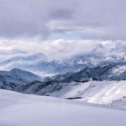 可可托海国际滑雪度假区+新疆国际大巴扎6日5晚私家团