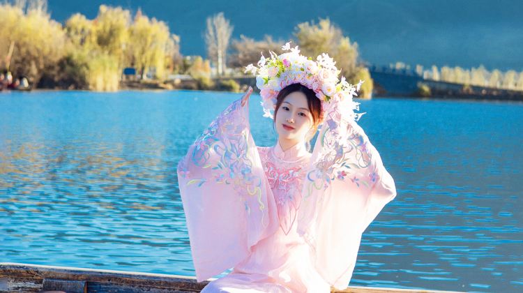6-Day Yunnan Private Tour from Lijiang·Dali, Lugu Lake, Yulong Snow Mountain and Blue Moon Valley