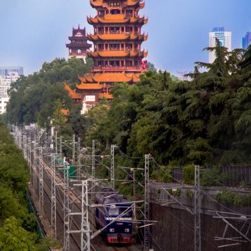 武汉+黄鹤楼+东湖生态旅游风景区+武当山5日4晚跟团游