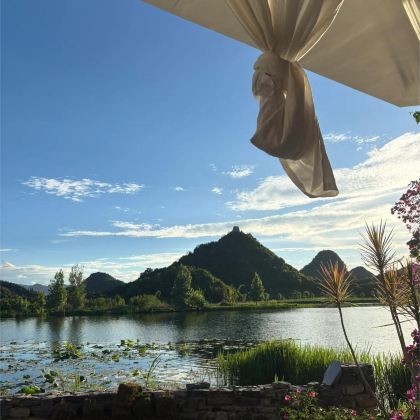 云南昆明+抚仙湖+建水+普者黑风景区+弥勒+东川红土地7日6晚拼小团