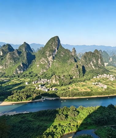 4D3N • Premium private tour: Guilin + Yangshuo: 4-star Li River Cruise, Yulong River Bamboo Rafting, Intangible Cultural Heritage Fan Painting Experience & Golden Banyan Tree Yangshuo Hotel