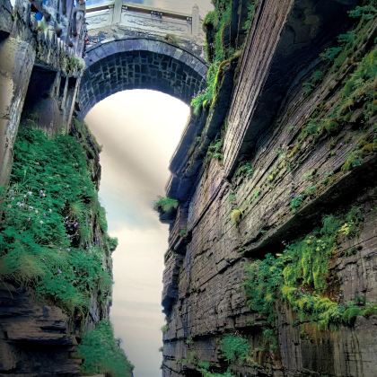 贵州贵阳+黄果树景区+荔波+西江千户苗寨+镇远县+梵净山5日4晚跟团游