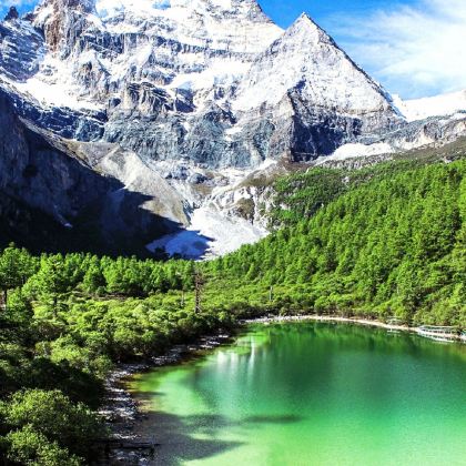 成都+四姑娘山景区+四姑娘山双桥沟景区+丹巴+甲居藏寨+墨石公园景区+塔公草原+新都桥+理塘+长青春科尔寺+稻城亚丁+康定情歌(木格措)景区+中国贡嘎山海螺沟9日8晚私家团