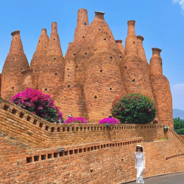 云南昆明+建水+元阳+蒙自+弥勒+云南哀牢山国家级自然保护区8日7晚跟团游