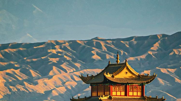 3-Day Dunhuang and Silk Road Wonders Private Tour· Mingsha Mountain And Crescent Spring, Mogao Caves and Yumen Pass