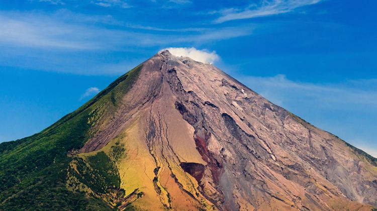 17-Day Basic Central America Tour from Antigua Guatemala to San José · Copán, Suchitoto, León, Granada, Monteverde and La Fortuna