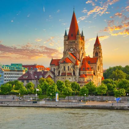 奥地利维也纳+布达佩斯+布拉格+法兰克福7日6晚跟团游