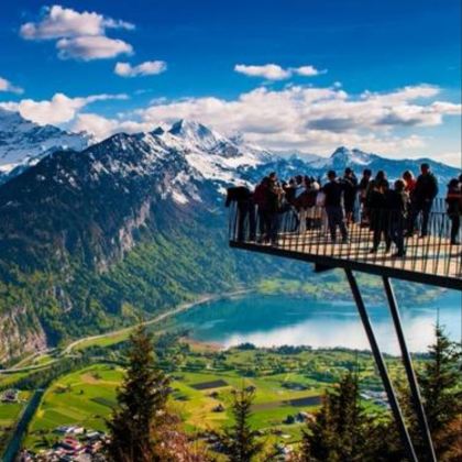 法国巴黎+凡尔赛+瑞士日内瓦+蒙特勒+格吕耶尔+伯尔尼+施皮茨+因特拉肯+卢塞恩+苏黎世14日13晚拼小团