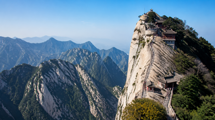 6-Day Xi'an·Terracotta Warriors+Mount Hua·Local life and ICH cultural experience·5-star brand hotel downtown·Free Terracotta DIY and Hanfu makeup·Top guide private narration