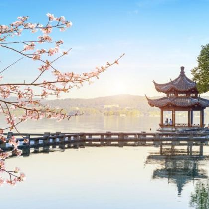 杭州西湖风景名胜区+杭州宋城+千岛湖景区+黄山+徽州古城+宏村景区+横店影视城+普陀山风景区+乌镇西栅夜游+苏州+无锡禅意小镇·拈花湾+中视三国水浒景区+上海东方明珠15日14晚跟团游