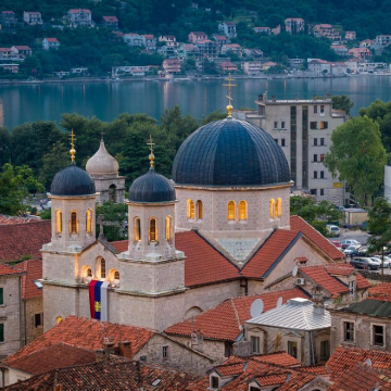 塞尔维亚+波黑+黑山+阿尔巴尼亚+木头村+蓝洞10日9晚私家团