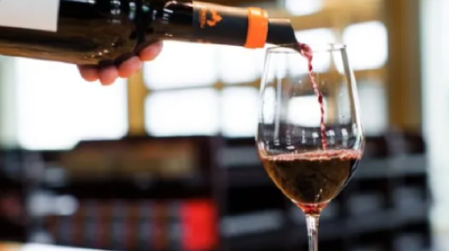 2-Day Vancouver Tour·Kelowna, Grizzli Winery, Weaver Creek Salmon Watching, Fruit Picking or Purchasing