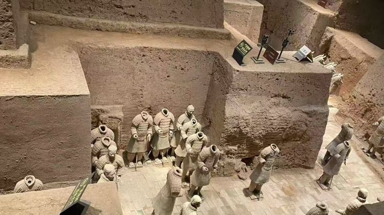 5D4N · Group Tours · Xi'an + Terracotta Army + Xi'an City Wall + Big Wild Goose Pagoda , mold your own clay warrior and step into the grandeur of Tang-era court life and Chang’an streets.