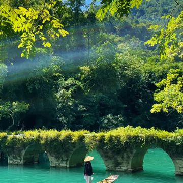 贵州贵阳+黄果树景区+荔波小七孔景区+西江千户苗寨+梵净山+万峰林景区+赤水大瀑布+肇兴侗寨+乌蒙大草原15日14晚拼小团