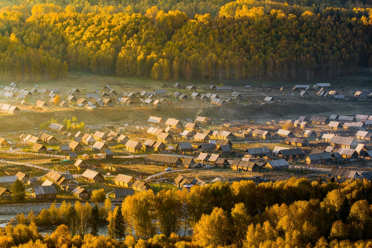 第一天:乌鲁木齐—阿勒泰/北屯—布尔津