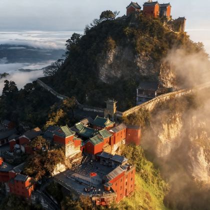 武汉+武当山风景区+神农架+宜昌三峡大坝旅游区+恩施大峡谷8日7晚拼小团