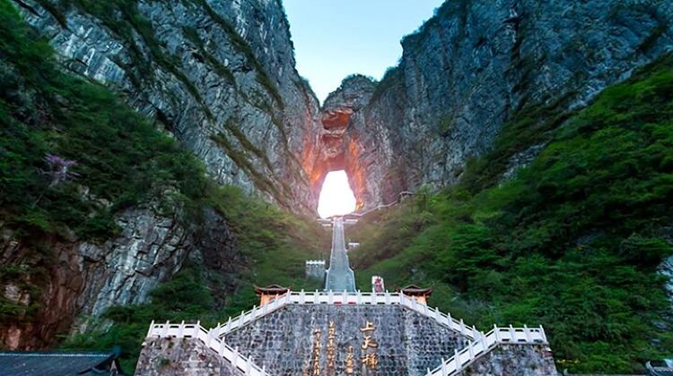 5D4N · Group Tours · Zhangjiajie 1-5 days Group Tour: Avatar, Glassbridge &Furong Town