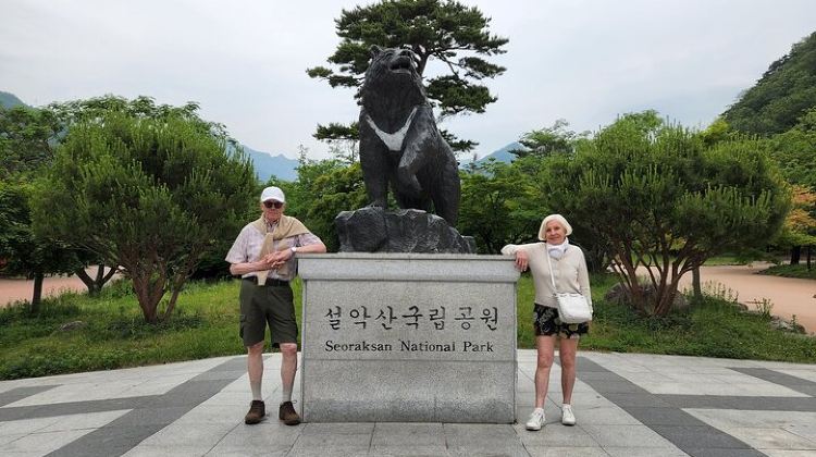 2-Day 2-Day Hike through the Scenic Valleys of Mt. Seoraksan from Seoul