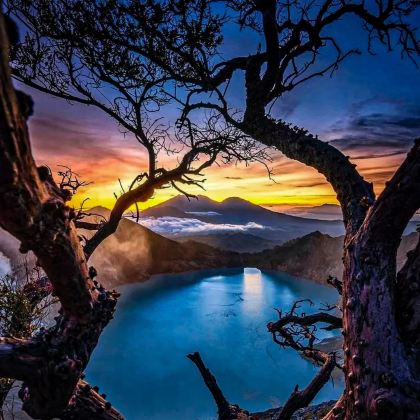 印度尼西亚泗水+布罗莫火山+伊真火山+巴厘岛罗威纳海滩7日6晚拼小团