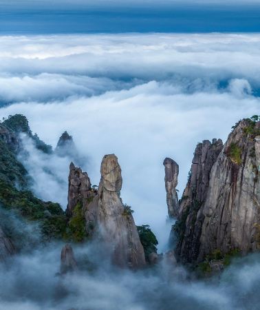 4D3N • Explore Ge's Fairy Village, glowing Vagoo, misty Sanqingshan and timeless Wuyuan hamlets.