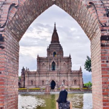 昆明+腾冲+瑞丽+芒市6日5晚跟团游