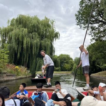 名校参访·英国剑桥大学亲子营|深度3小时中文人工讲解.剑桥大学在读博士生/研究生中文讲解+剑桥大学学院食堂用餐+精品小团（可拼/包团）