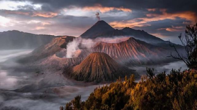 東爪哇省+布羅莫火山+伊真火山+巴厘島羅威納海灘+佩妮達島5日4晚跟團遊·FunMax推薦+布羅莫火山神奇日出+伊真火山探尋藍火+羅威納追海豚浮潛+佩尼達島暢玩