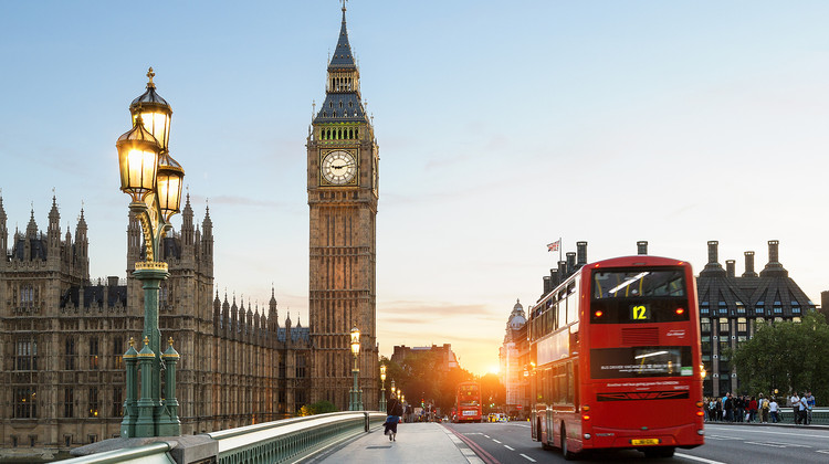 英国+爱尔兰+威尔士16日跟团游·下单额外优惠+国航直飞+全国联运+0购物0自费+伦敦连住+大英博物馆+牛津双讲解+赠wifi