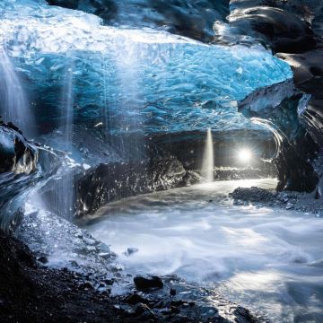 冰岛蓝湖+蓝冰洞+雷克雅未克观鲸+基尔丘山8日7晚私家团