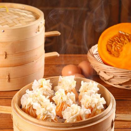 呼和浩特+辉腾锡勒草原+乌兰哈达火山地质公园+响沙湾5日4晚拼小团