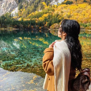 九寨沟+稻城亚丁+四姑娘山景区+都江堰+鱼子西9日8晚拼小团