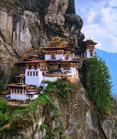 8D7N • Nepal & Bhutan panoramic dual-country tour: 2-way flights from Kathmandu to Pokhara, 2-way flights from Kathmandu to Paro, Private guide, Bhutan SDF, Bhutan E-Visa & vehicle included