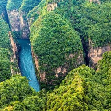 山西太行山大峡谷+王莽岭风景区+黄崖洞文化旅游区+娘子关景区+大寨景区+昆山挂壁公路7日6晚跟团游