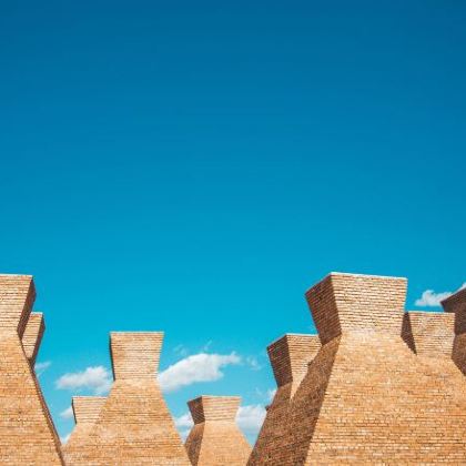 昆明+抚仙湖+石屏+建水+元阳+蒙自+坝美世外桃源景区+普者黑景区+弥勒+元谋+东川红土地11日10晚跟团游