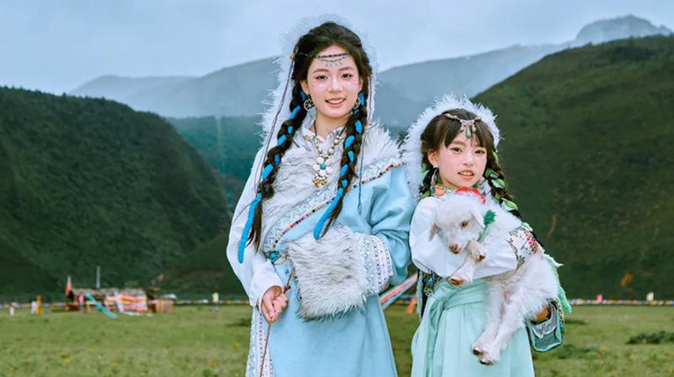 骑摩托走川西小环线，后勤保障车和修车支持找哪家旅行社？