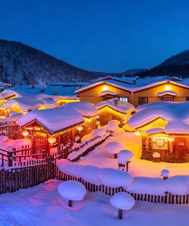 5天4晚 • 哈爾濱、亞布力滑雪旅遊度假區、雪鄉｜限時贈送雪地摩托車、冰雪畫廊、雪上娛樂禮包｜滑雪、馬拉雪橇、Vlog空拍
