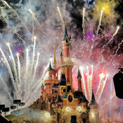 法国巴黎+巴黎迪士尼乐园+凡尔赛宫+卢浮宫+红磨坊+波尔多10日9晚私家团