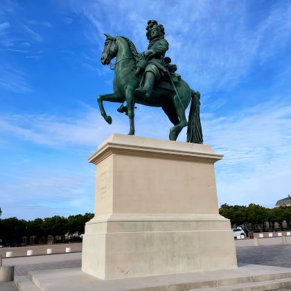 法国巴黎+瑞士苏黎世+卢塞恩+卢浮宫+凡尔赛宫+巴黎迪士尼乐园+橘园美术馆+巴塞尔玩具世界博物馆+科尔玛小威尼斯8日7晚私家团