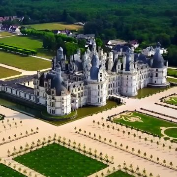 法国莫奈花园+翁弗勒尔+奥马哈海滩+圣米歇尔山+香波堡+舍农索城堡6日5晚自由行