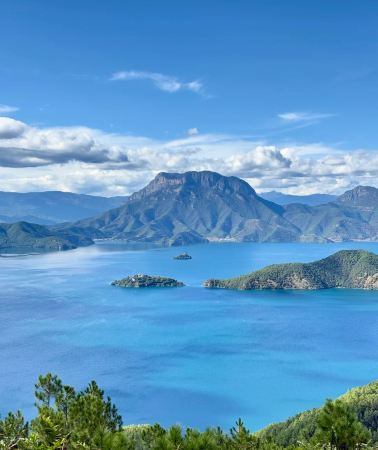 10D9N • Kunming + Dali + Lijiang + Shangri-La + Lugu Lake: 1-night lake view stay at Lugu Lake + 3 UNESCO World Heritage Sites + 2 intangible cultural heritage handcraft experiences + 2 high-speed train rides