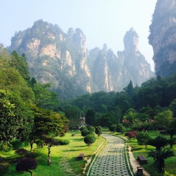 张家界+天门山+大峡谷+凤凰古城5日4晚跟团游