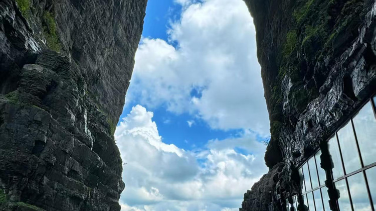 张家界+武陵源+天门山+凤凰古城5日4晚跟团游·国庆预售  纯玩无购物|2+1航空VIP巴士【无超市无苗寨】双5A国家森林公园 武陵源+天门山+凤凰古城|体验天门山高山索道+品3大特色美食+苗服体验+沱江泛舟