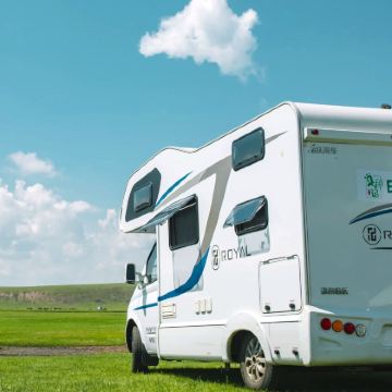 户外活动 ·【全程房车·一家一房车·含机票】呼伦贝尔 6天5晚房车亲子游【草原房车星空露营+蒙古人家冰煮羊+草原夕阳BBQ+马之舞+套娃畅玩】【森林驯鹿+千米滑草+房车下午茶+挤牛奶+喂小羊+射箭+亲子乐园大比拼】