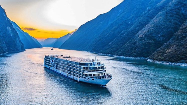 14D13N · Group Tours · 14-Day Small-Group Tour to Beijing, Xi'an, Chengdu, Yangtze, Chongqing, Shanghai