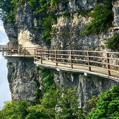 陕西汉中+古汉台+龙头山+汉中石门栈道风景区+武侯墓+兴汉胜境+汉中市博物馆4日3晚拼小团
